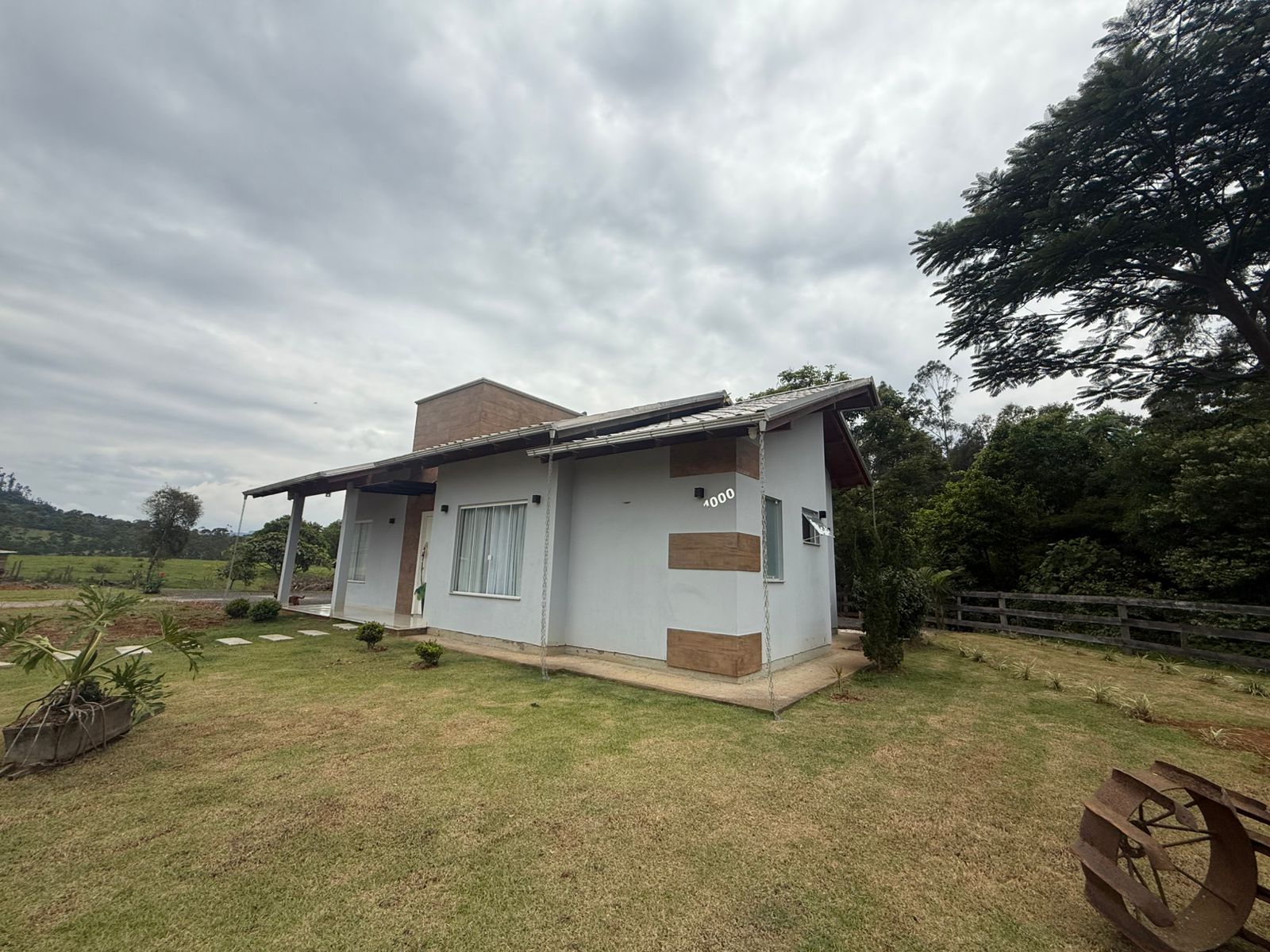 🌳 Viva o Espaço! Casa com Amplo Terreno em Localização Super Tranquila! 🧘‍♀️