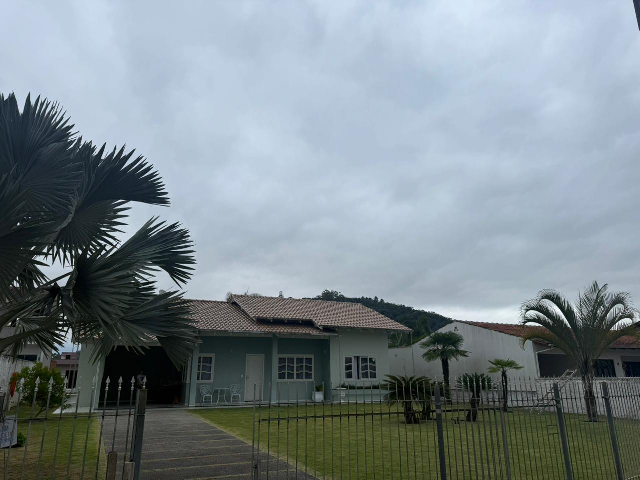 🏡 Casa Aconchegante: Amplo Terreno em Localização de Destaque!