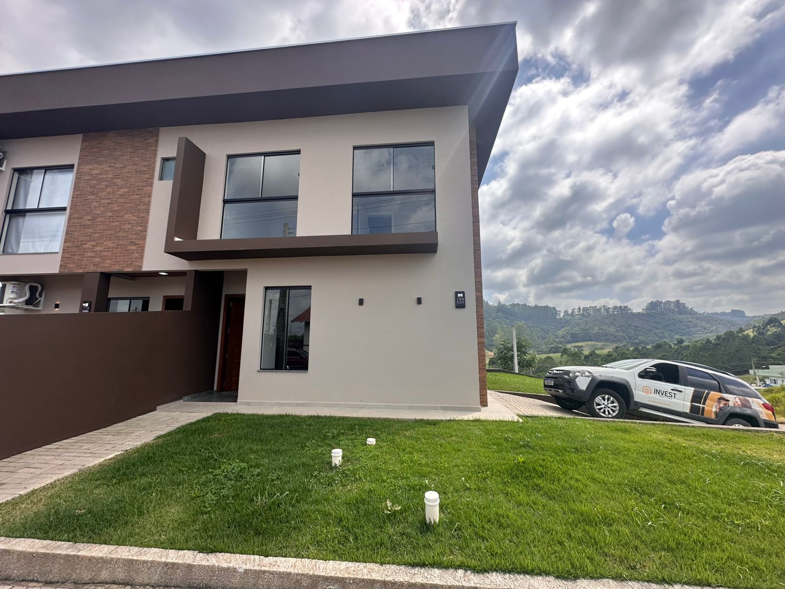 🏗️ Sobrado Moderno para Aluguel: Lançamento com Cozinha Planejada!