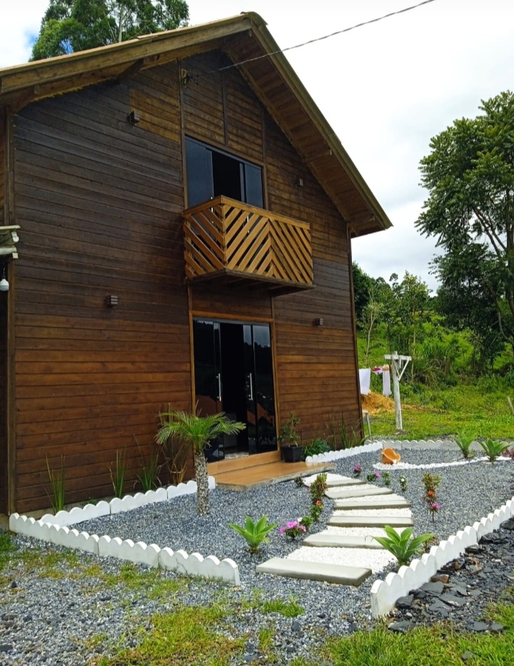 🏡 Casa Chalé para Locação: Charme e Praticidade Próximo à Rodovia!