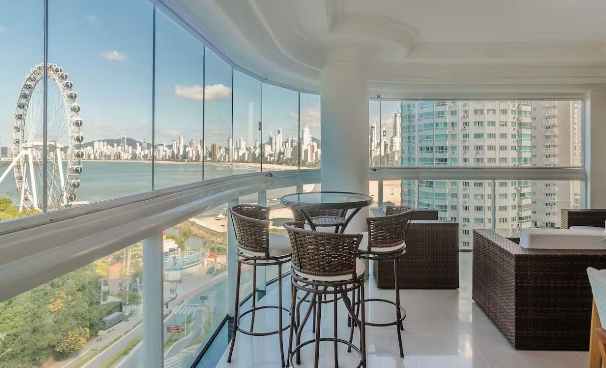 APARTAMENTO EM BALNEARIO CAMBORIÚ