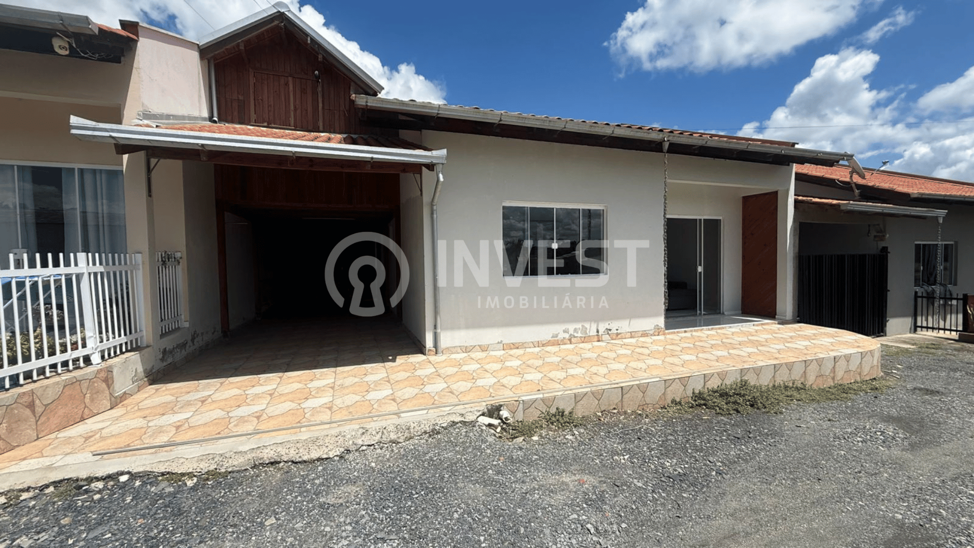 🏠 Segurança e Amplitude: Casa de 3 Quartos em Condomínio Fechado!