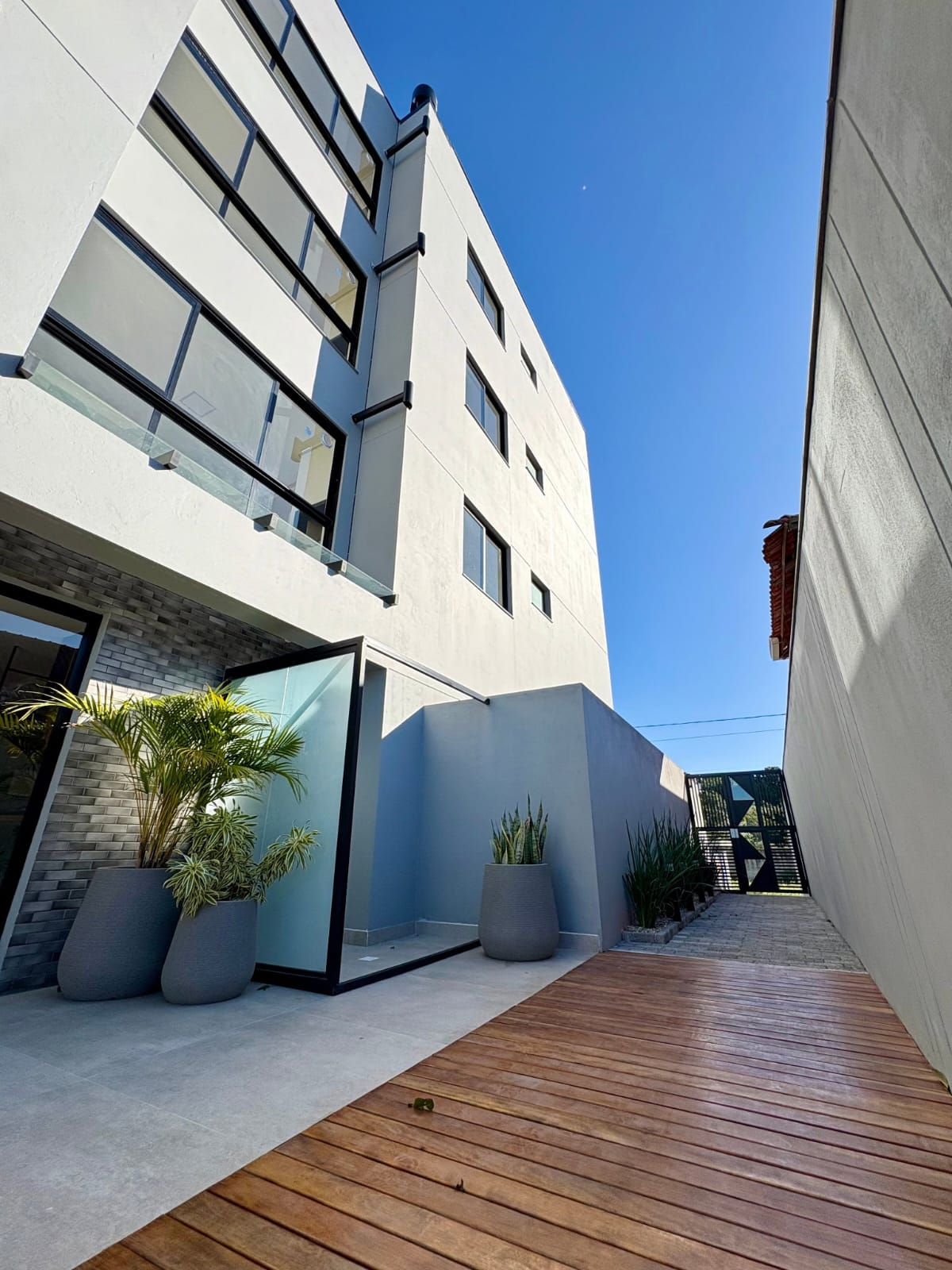 APARTAMENTO GARDEM NA MEIA PRAIA 