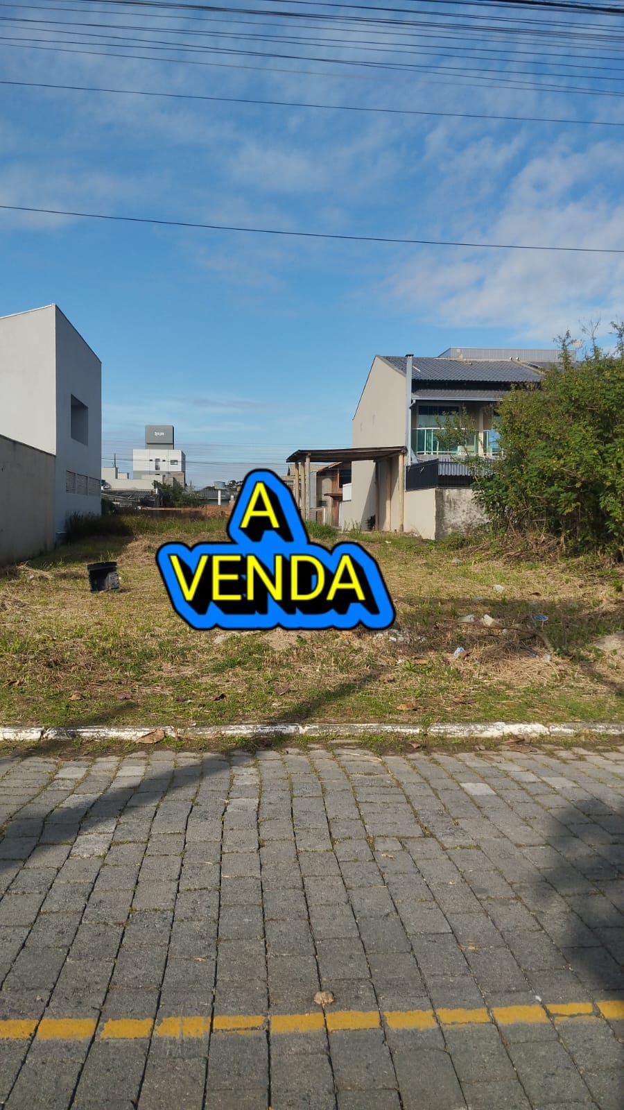TERRENO NA MEIA PRAIA 
