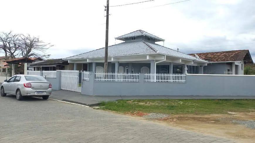 CASA NA ARMAÇÃO - 500 METROS DA PRAIA