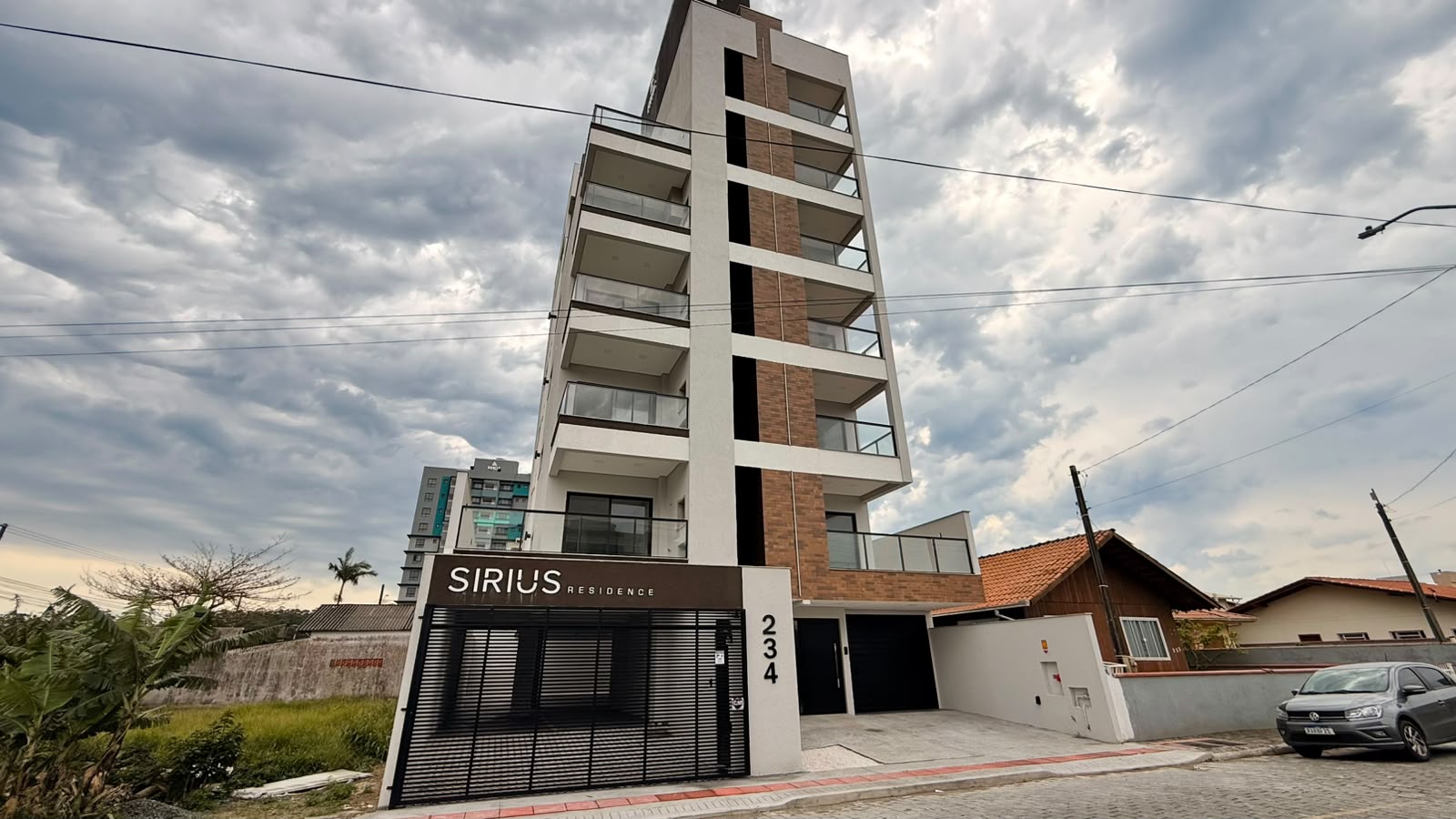 APARTAMENTO FINAMENTE MOBILIADO NA MEIA PRAIA