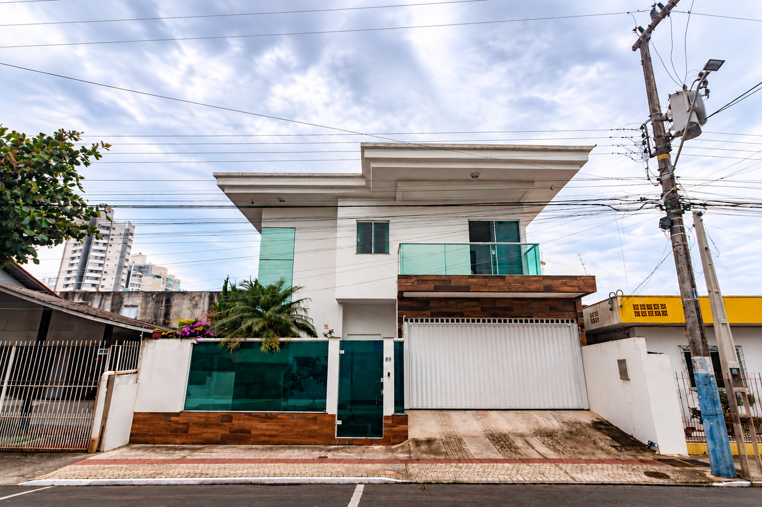 À VENDA CASA ALTO PADRAO NO CENTRO DE BALNEÁRIO CAMBORIÚ